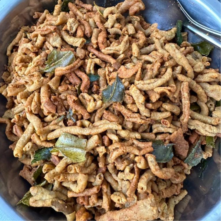 

RB KERIPIK USUS AYAM PEDAS NAGIH DAUN JERUK KRIUK KRISPI GURIH TIDAK AMIS