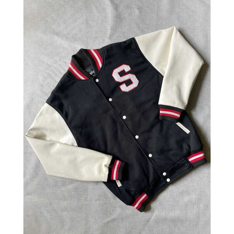 Steigen Varsity Basic Black Jacket [Jaket Varsity Pria Wanita Unisex dengan Kulit Imitasi dibagian L