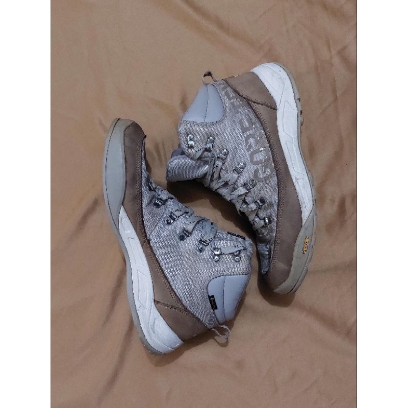 Sepatu Outdoor Trekking The North Face Challange Mid GTX