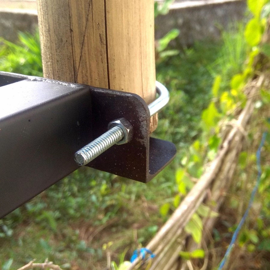 Breket tiang antena u/ pipa 1¼ inch untuk pipa 1 inch