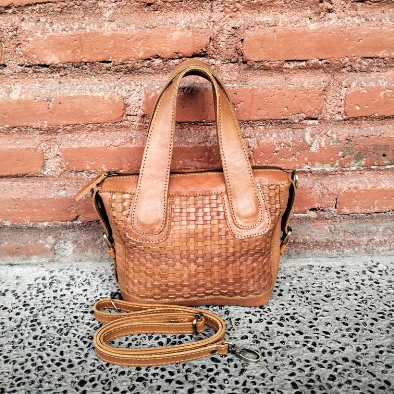 Tas anyam kulit sapi asli jogja