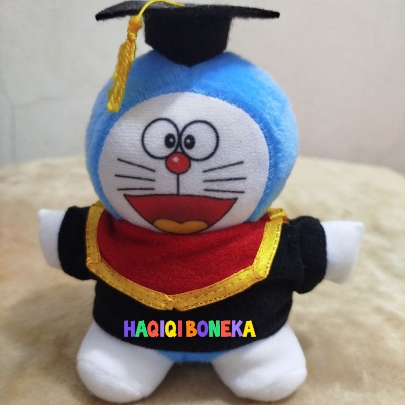 BONEKA WISUDA DORAEMON WARNA WARNI
