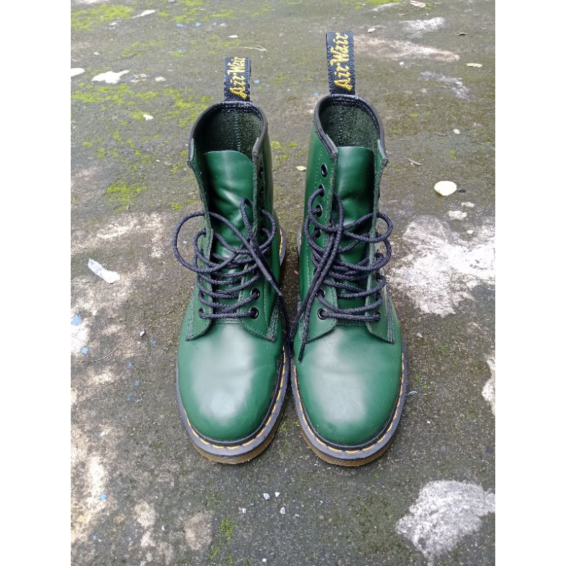 dr martens 1460 green smooth
