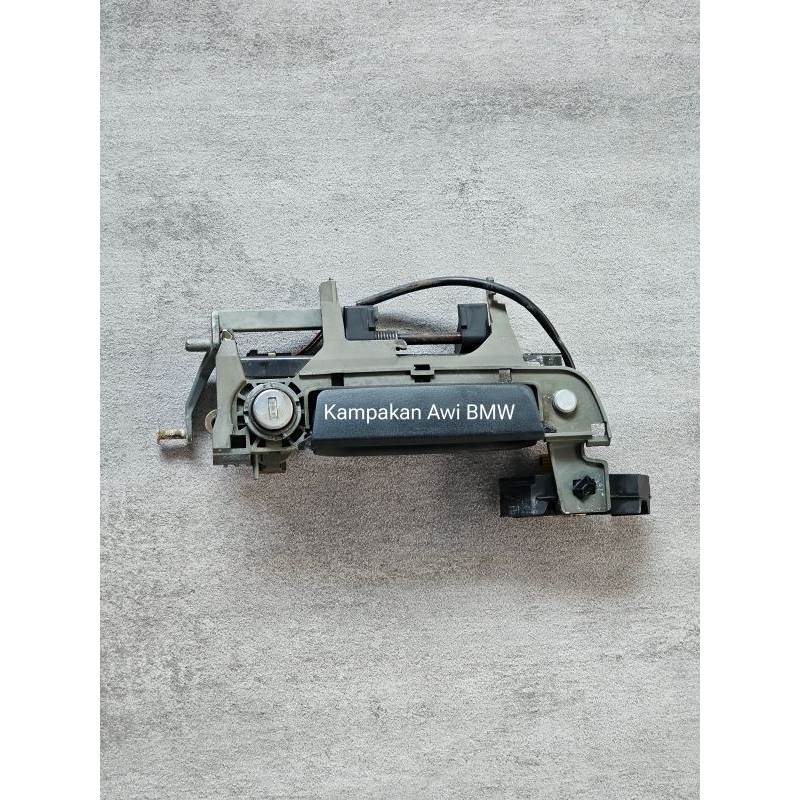 Handle Pintu Depan Kanan BMW E36