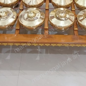 BONANG PENERUS SLENDRO GAMELAN KUNINGAN (BP2SLK)