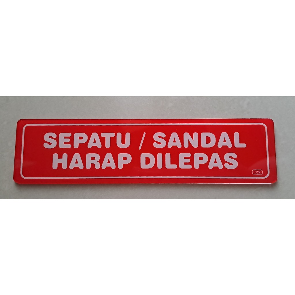 

Label Acrylic Kecil / Label Akrilik Kecil 5x20cm - Sepatu Sandal Harap Dilepas (Merah_Putih)