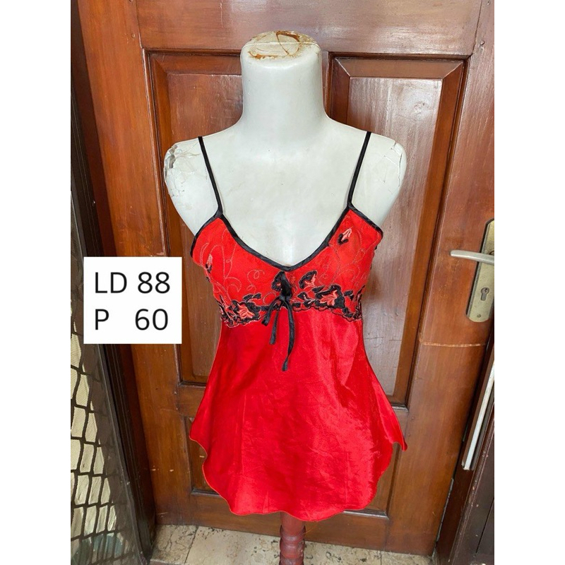 Red Tank Top Satin Bahan Licin Atasan Wanita Sexy Merah - preloved