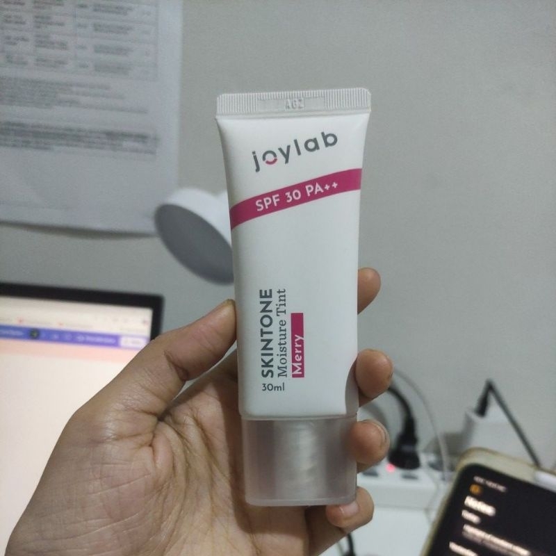 Preloved Joylab Skintone moisture tint shade merry (tinted moisturizer/skintint)