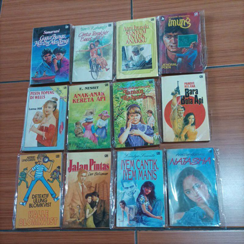 Novel Klasik Arswendo Atmowiloto Pandir Kelana Arini Suryokusumo