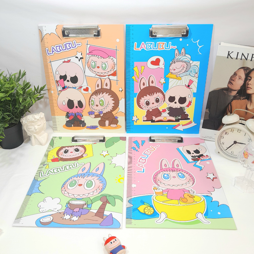 

Papan Jalan Karakter LABUBU Ada Ukuran Mistar 30 Cm Bagian Samping / Papan Ujian LABUBU Ukuran A4 Ready 4 Variant Warna Bahan Kayu Kokoh Awet Kualitas Terbaik Favorit Anak Bisa Grosir dan COD