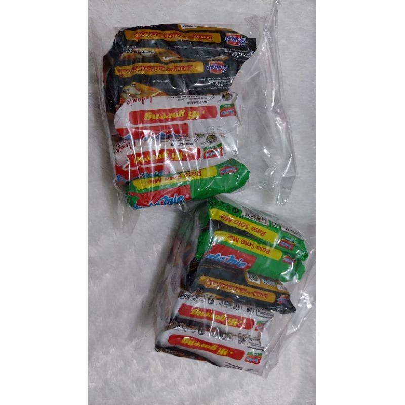 

1 pack mie instan isi 5 pcs random