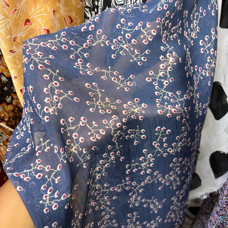 kain Sifon premium motif bunga - kain sifon sutra premium - kain bahan motif - kain sifon motif bung