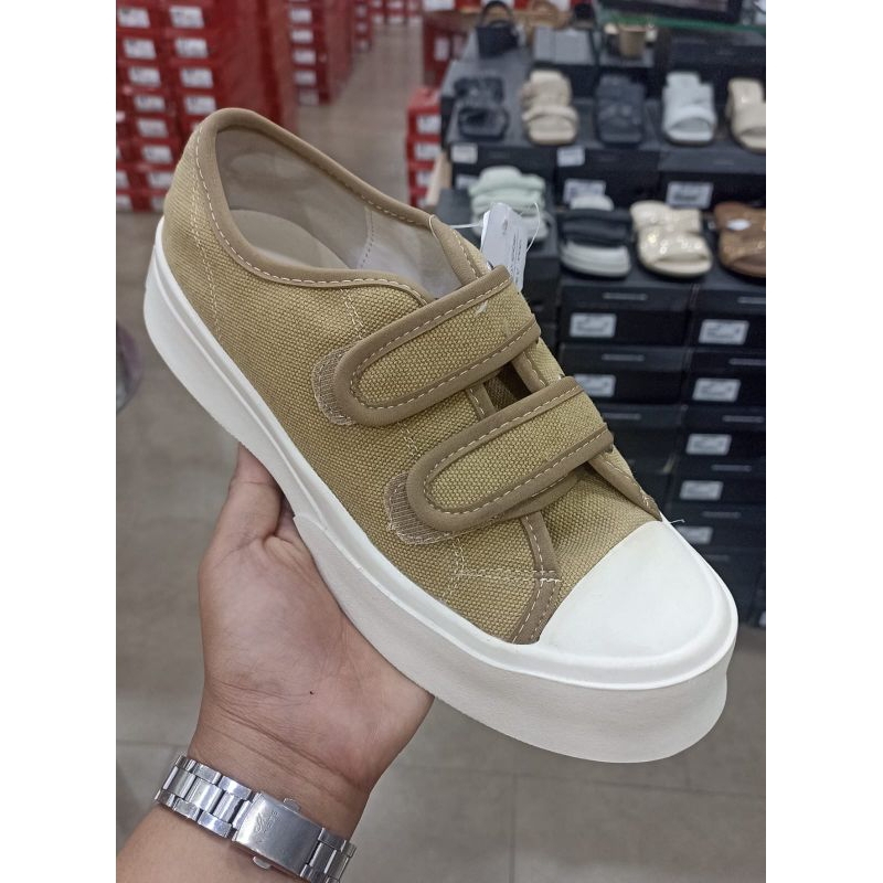 Sepatu Casual Wanita AMANDA JANES