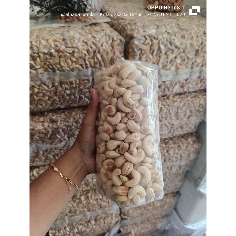 

kacang Mede utuh 1 kg mentah