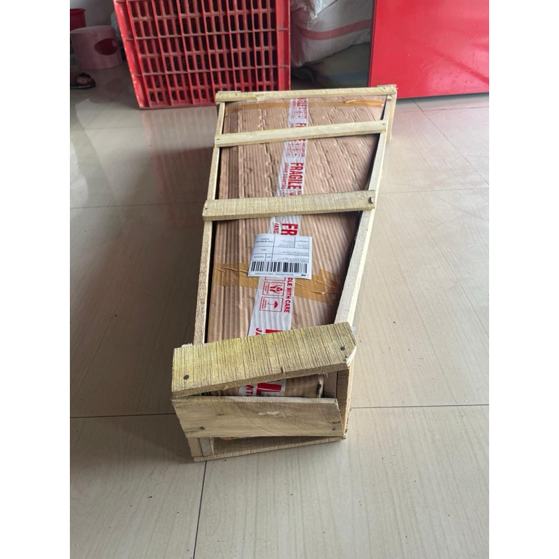 

Packing Kayu dan dalaman bubble wrap