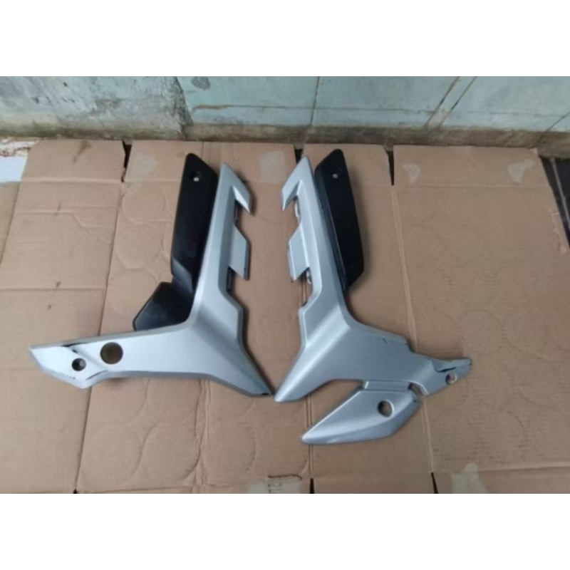 COVER BODY PIVOT HONDA CS1 ORIGINAL