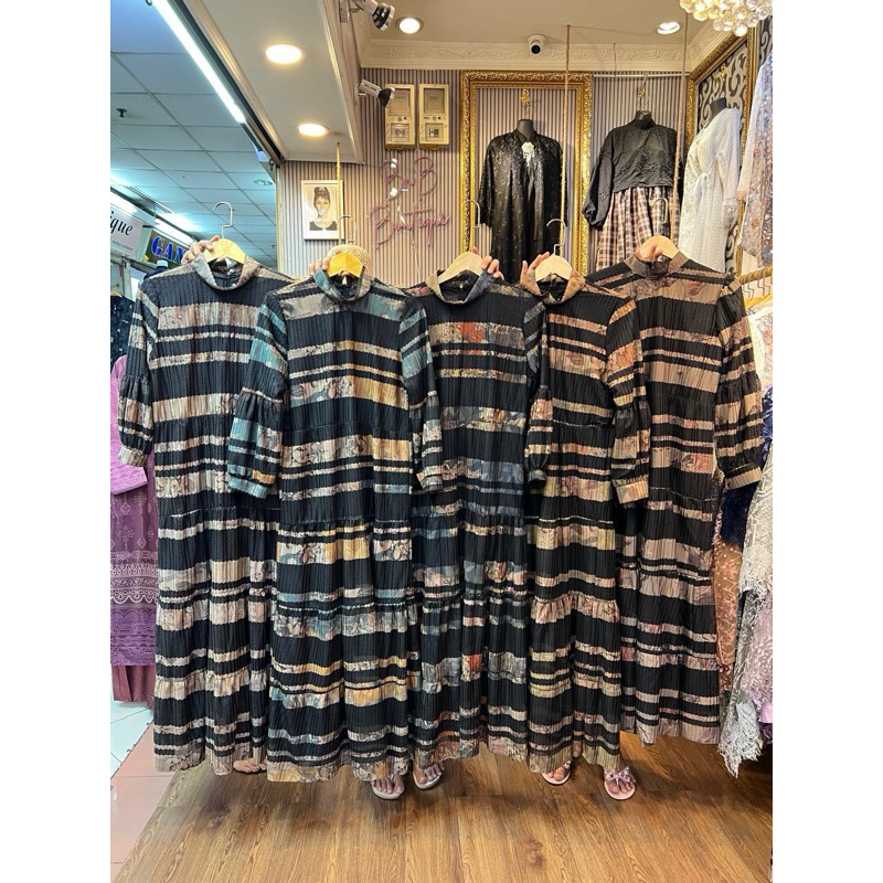 Gamis kosmo, Gamis Garis-Garis Wanita