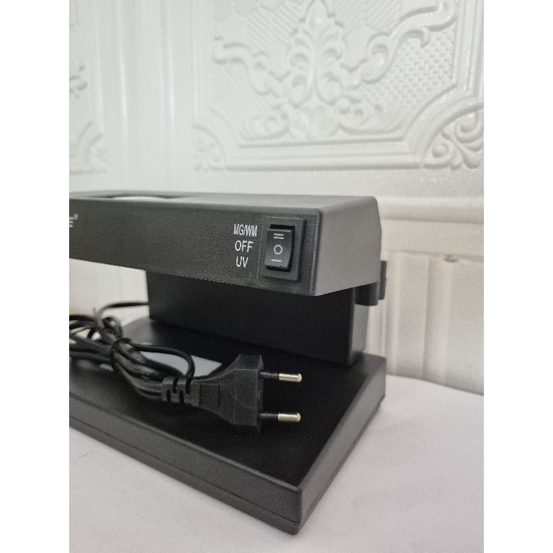 Detector uang palsu
