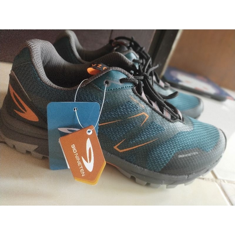 Preloved sepatu 910 nineten yuza trail run ukuran 40