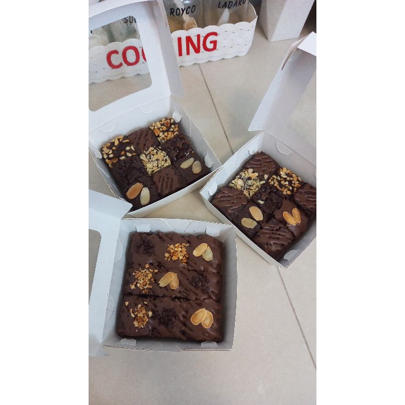 

KUE FUDGY BROWNIES SEKAT HOME MADE PREMIUM