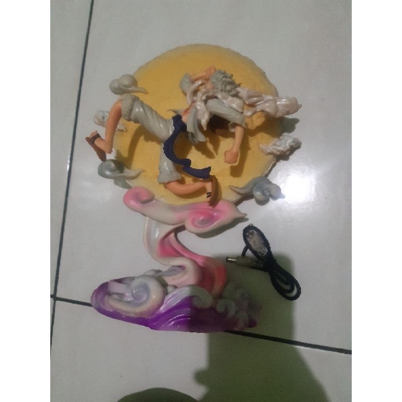 Action figure luffy gear 5 lampu