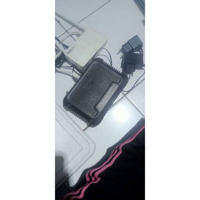 Router wifi toto link dan modem cable cm5100 beserta colokan power