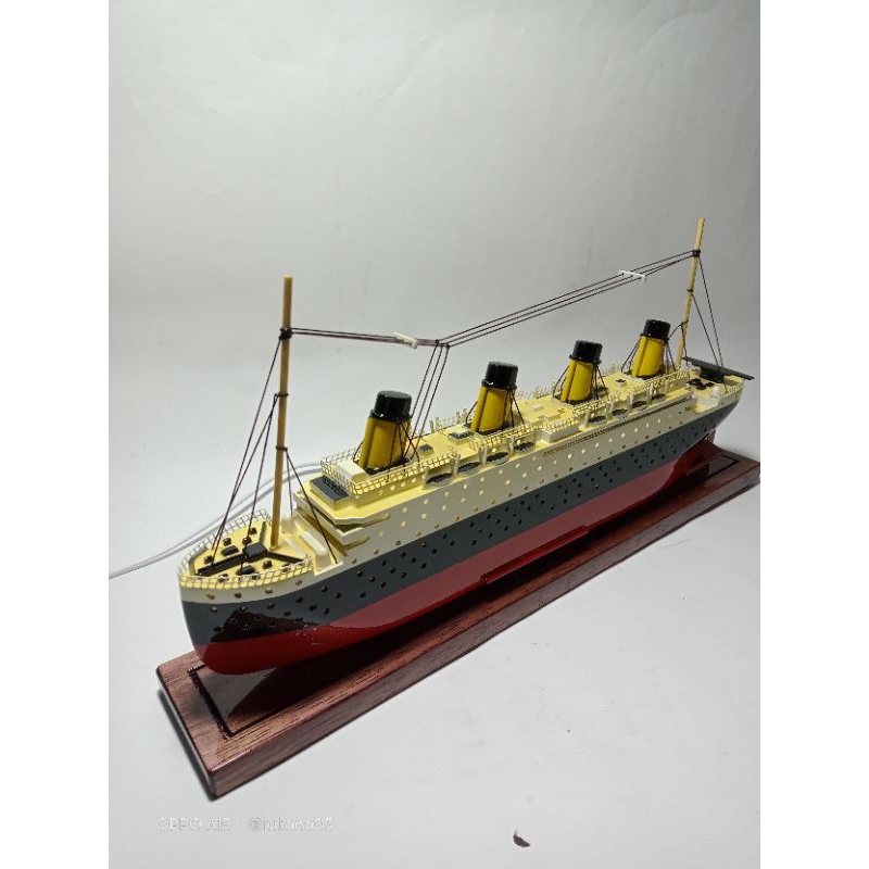 miniatur kapal Titanic 35cm