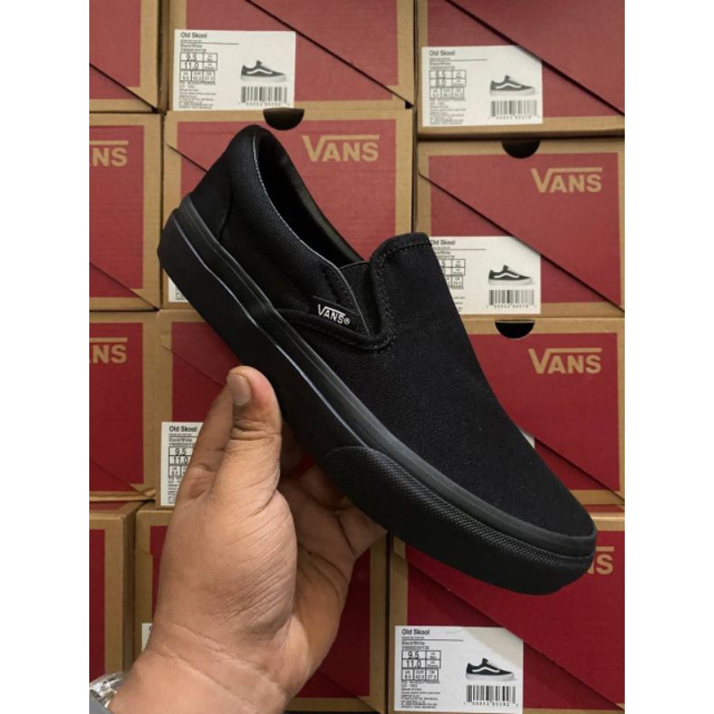 Vans slip on all black V98CLA