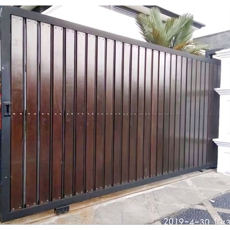pintu lipat GRC motif kayu dengan rel bawah pesanan Kak Auliya Tangerang