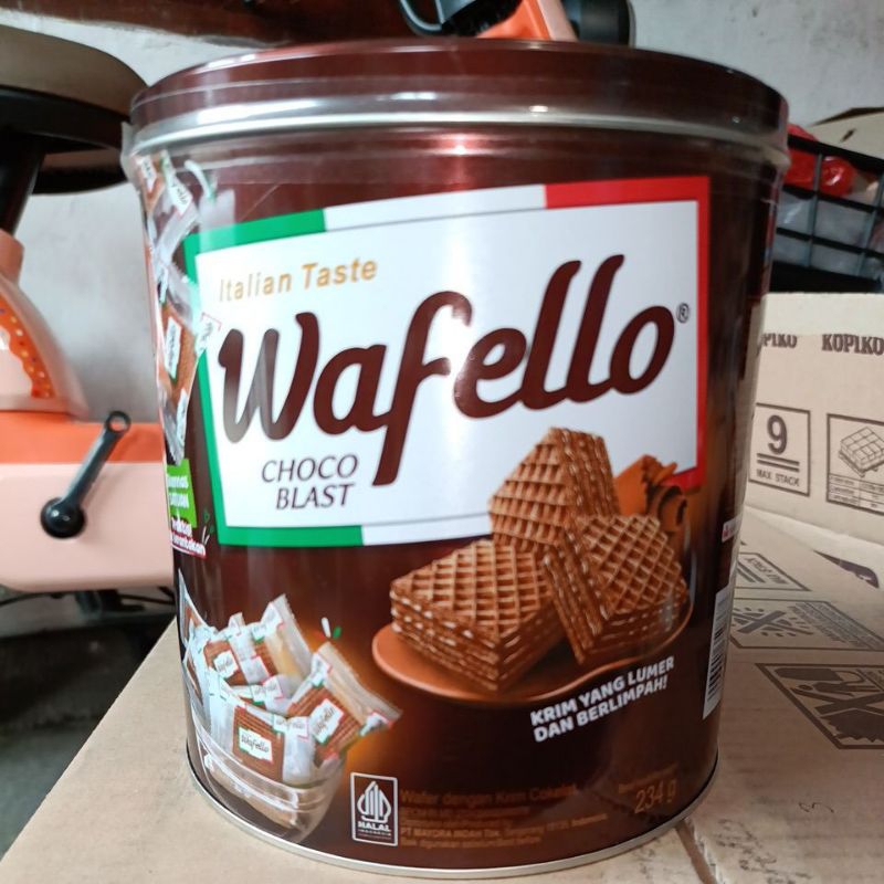 

wafello wafer Italia coklat kaleng 1 karton isi 6 kaleng