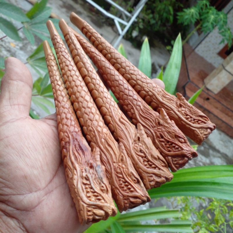 Once pipa kayu setigi ukir naga
