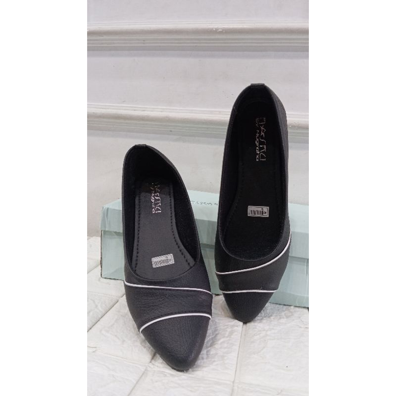 sepatu balet hitam