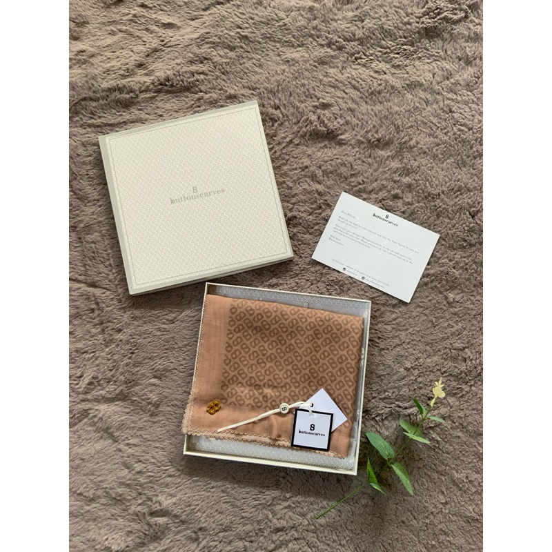 Buttonscarves The Tapis Reg Voal Square - Navajo (Preloved)