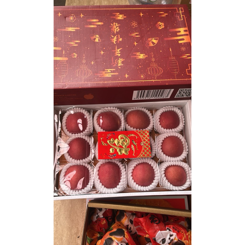 

Hampers Apel Fuji isi 12 buah manis garing kemasan packaging bagus besar