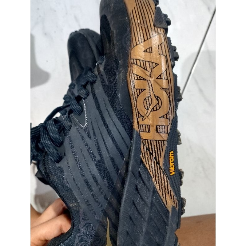 HOKA ONE ONE SPEEDGOAT 4 Vibram Sepatu Olahraga Hitam