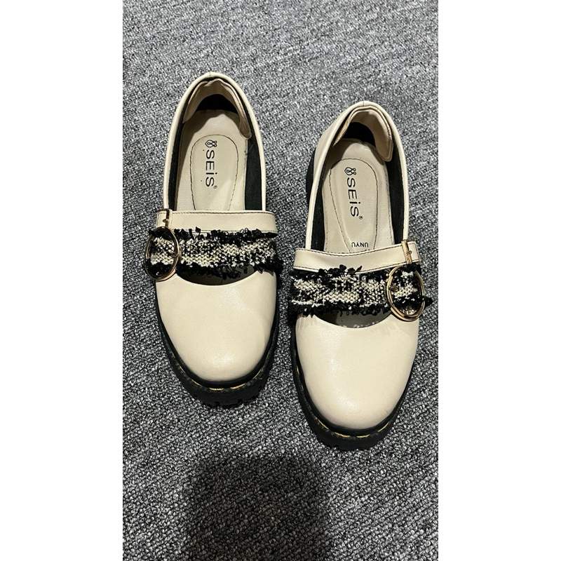 PRELOVED SEIS  Unyu Sepatu Docmart Wanita  / loafers Wanita