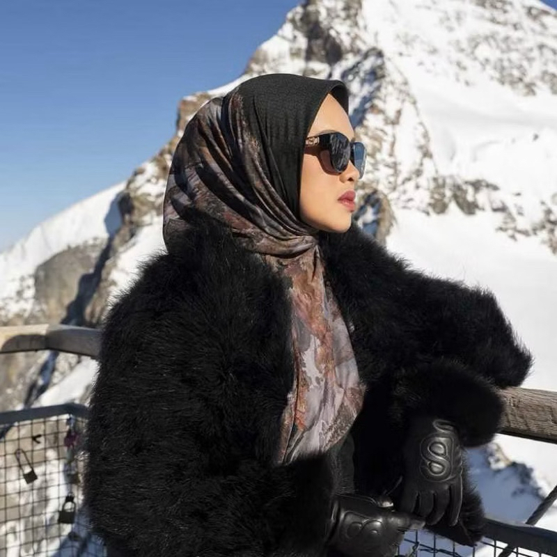 BUTTONSCARVES SWITZERLAND SERIES