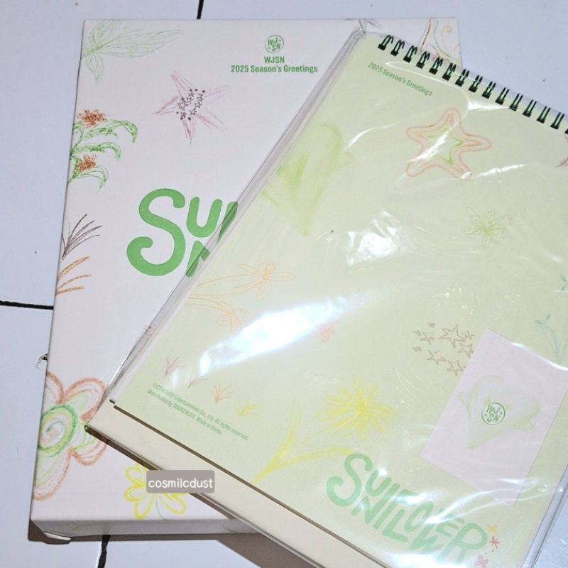 

[ready stock] wjsn 2025 season's greetings desk calendar & box