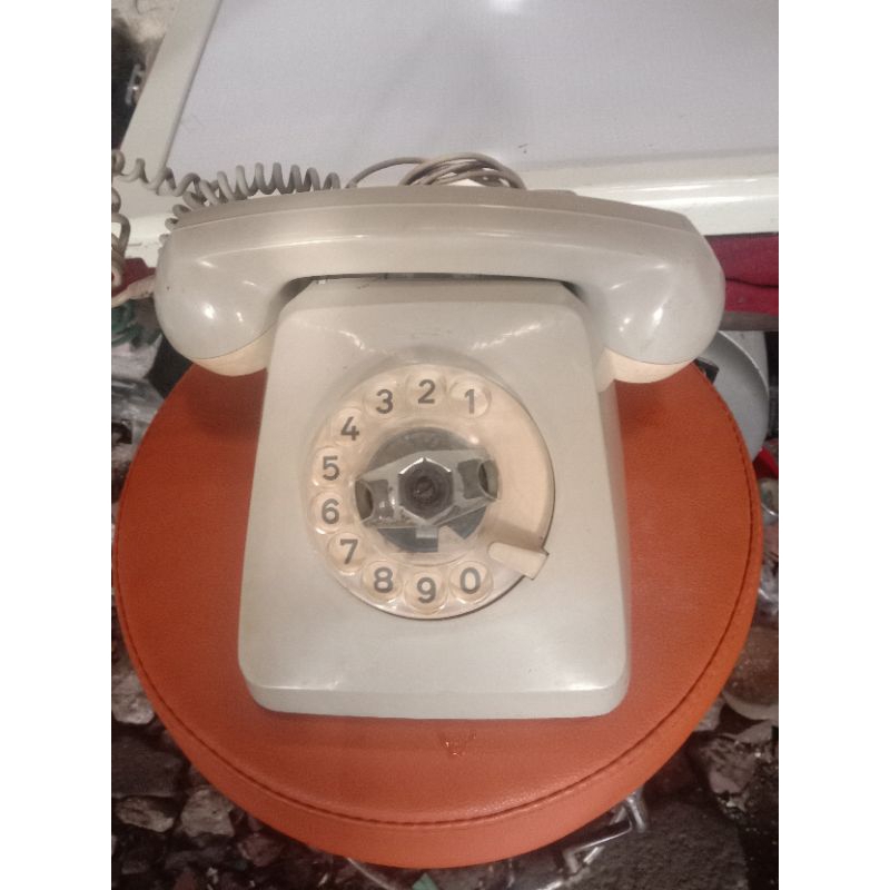 Telpon jadul pajangan rumah klasik