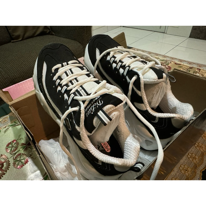 Preloved  Skechers D’Lites 3.0 No. 38