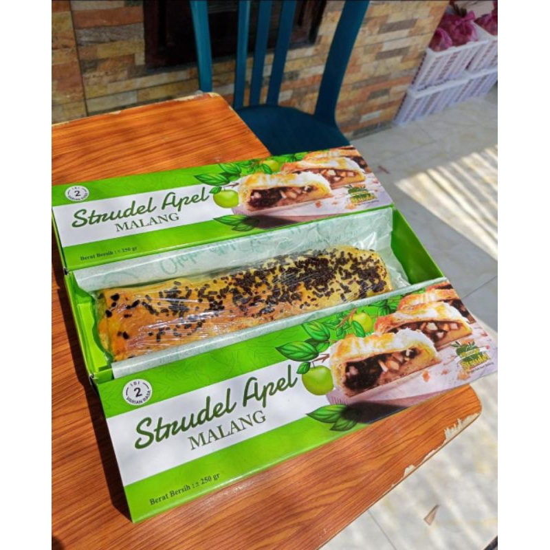 

Strudel Apel Malang by Manalagi Strudel