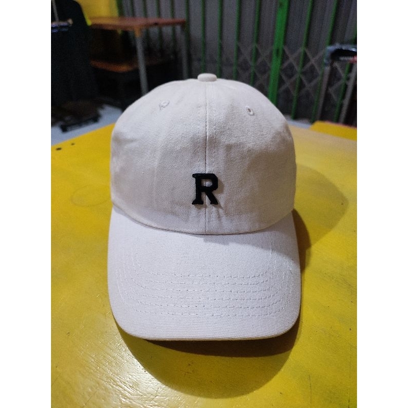 Topi Caps Logo R Putih