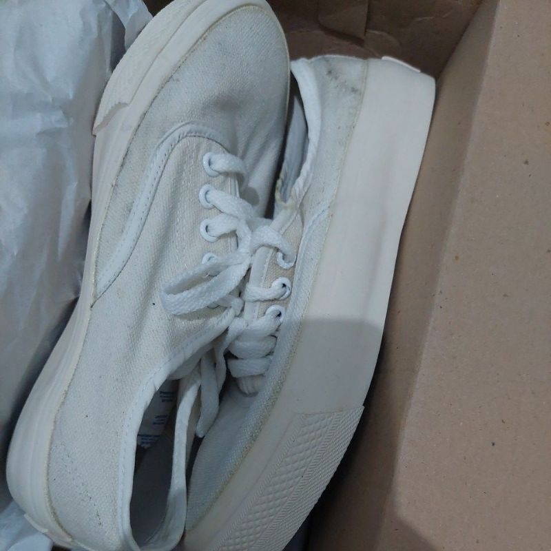 sepatu johnson putih preloved