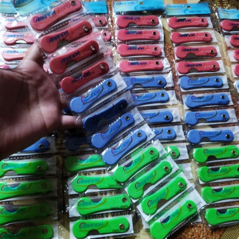 

12 pcs cutter mini - 12 pcs cutter kecil, pemes kecil.