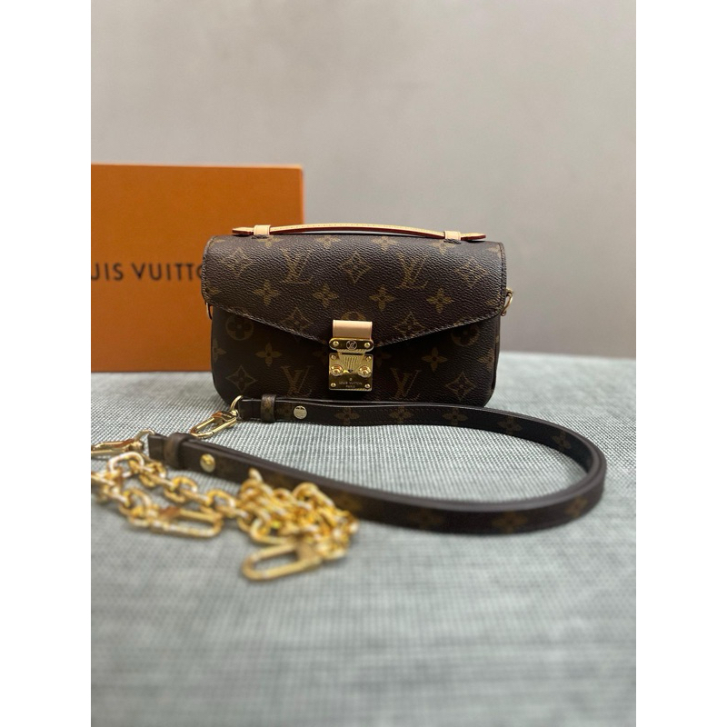 Louis Vuitton Tas Selempang Kulit Hitam Preloved Authentic