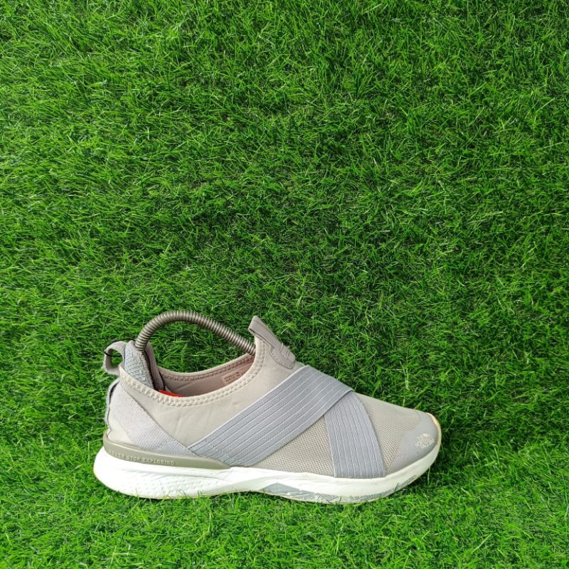 Sepatu TNF Slip On Outdoor Size 39