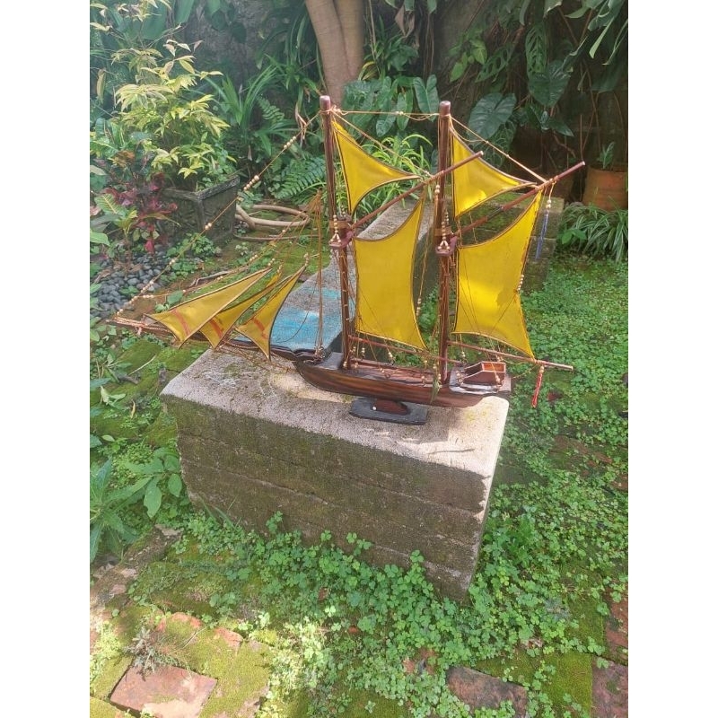 Pajangan Miniatur Kapal Layar Pinisi Kayu
