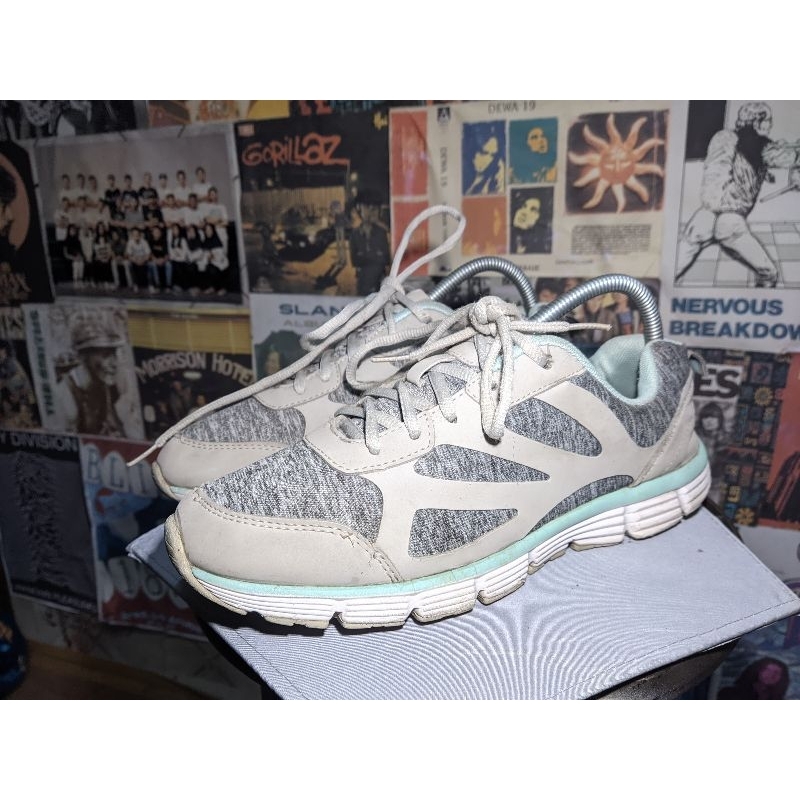 PRELOVED Sepatu Olahraga - Running