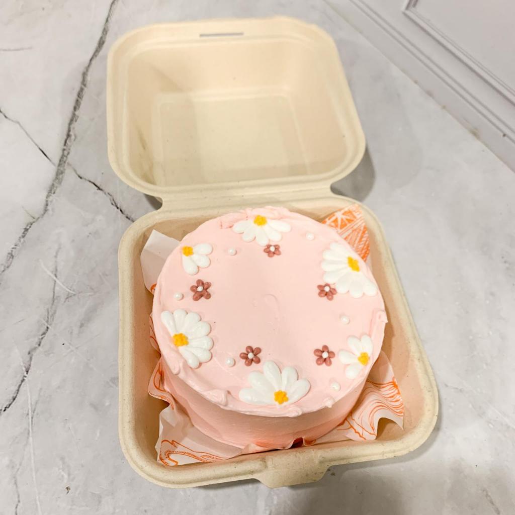 

Kue ulang Tahun/Birthday cake/Kue Ultah tema Korean Pink/Kue Birthday cake/kue tema aesthetic