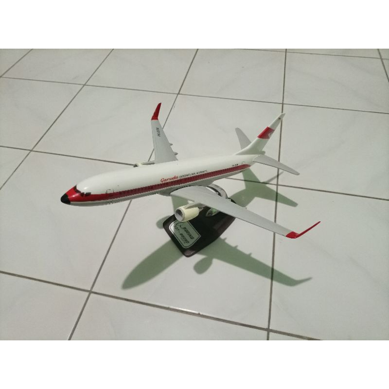 MINIATUR PESAWAT GARUDA INDONESIA PK-GFM BOEING B737-800NG HANDMADE SKALA 1:100